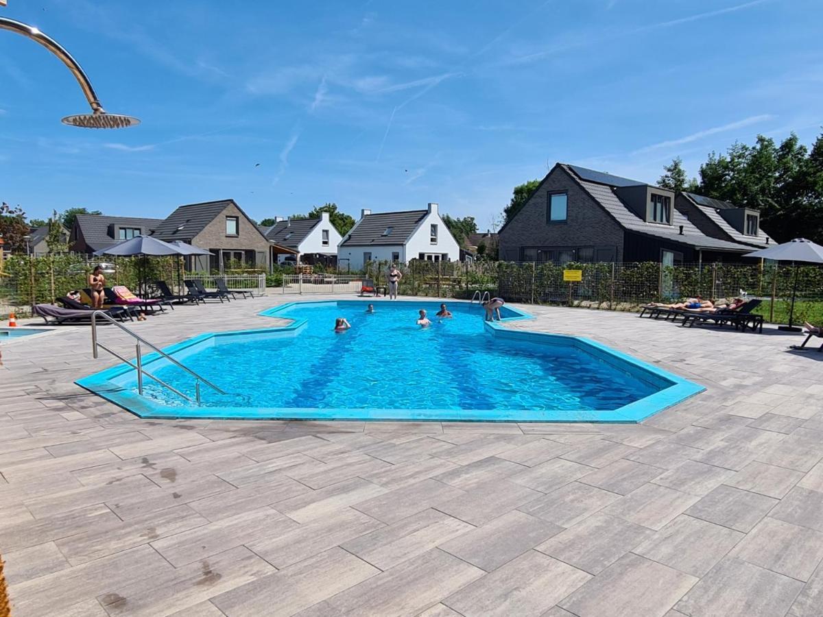 Bungalow 6 op Recreatiepark De Wielen Sint Maarten Buitenkant foto